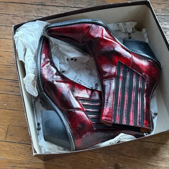 Donald J. Pliner Pointed Toe Ankle Boots in Deep Burgundy - Picture 5 of 7